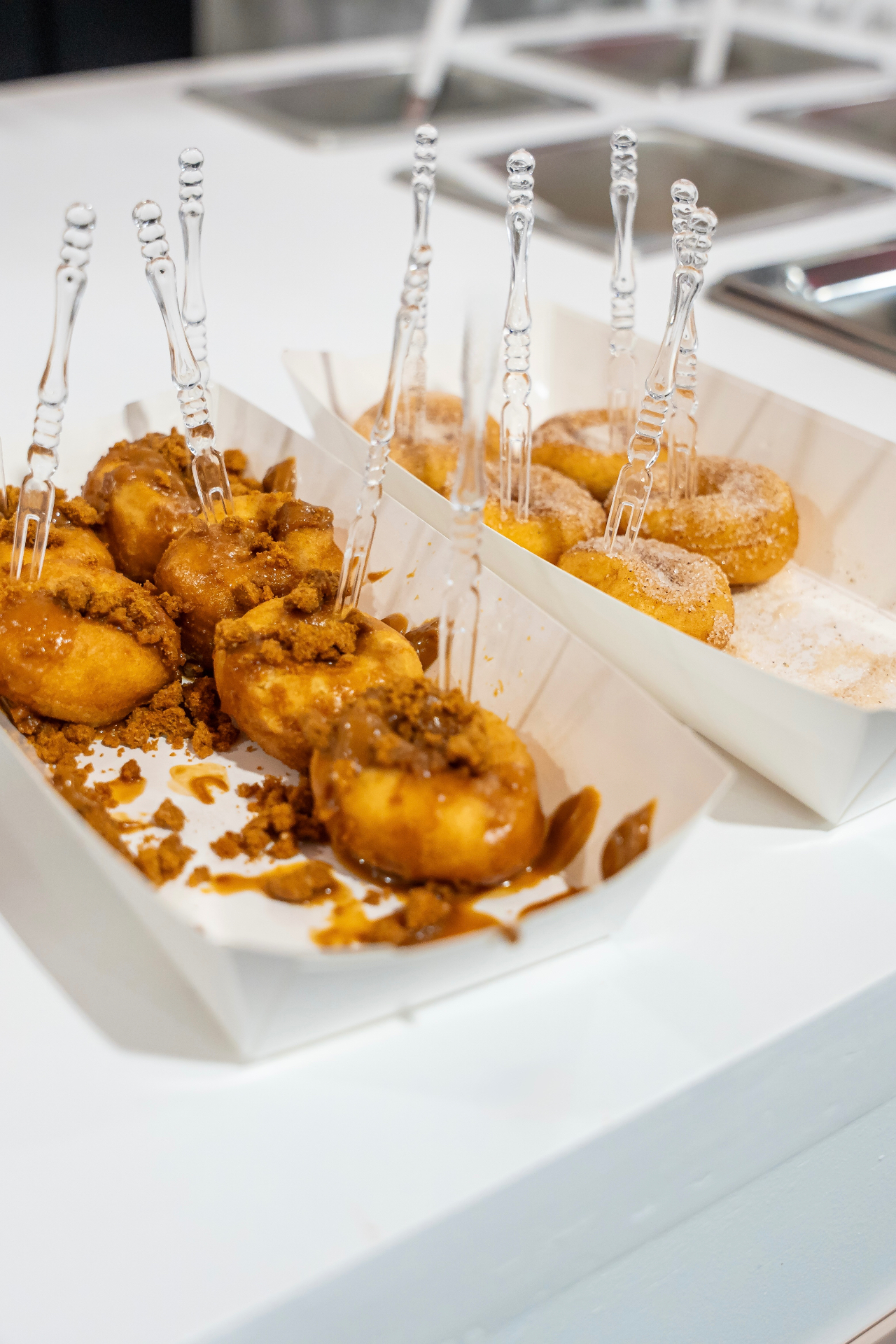 Caramel mini doughnut trays